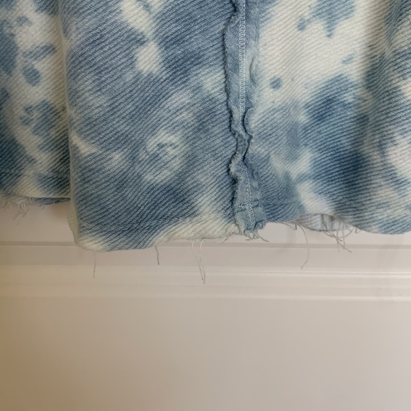 New Directions Studio Distressed Raw Hem Tie-Dye Top Blue/White M - Picture 5 of 6